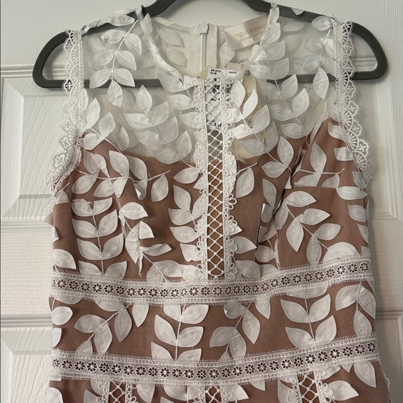 BRONX & BANCO Saba Leaf Appliqué Lace Midi Dress in White Size Medium NWT - Picture 3 of 12